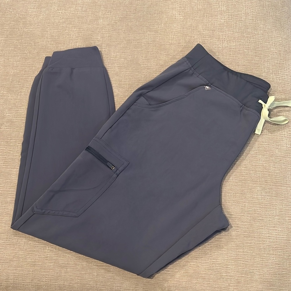 Figs Women’s Space Navy Zamora Jogger Scrub Pants, Size M